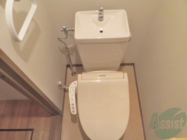 トイレ　ウォシュレット付きのトイレです。シャワートイレは日本の宝。