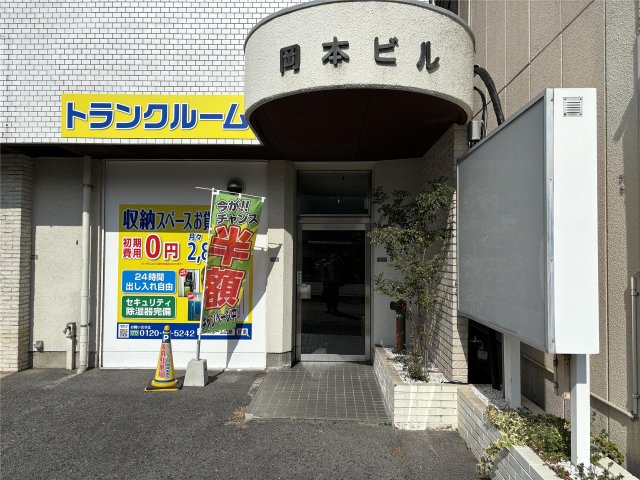 エントランス　建物入り口は屋根があります♪