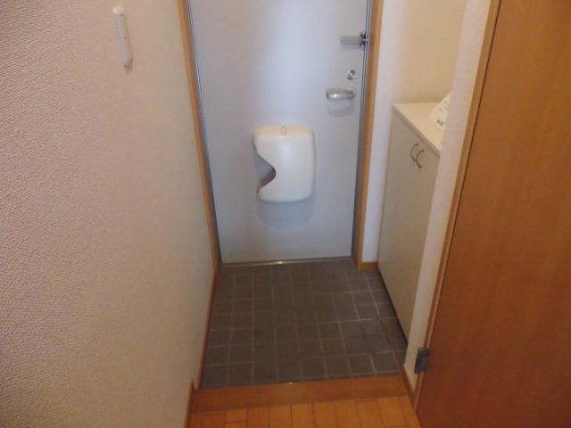 玄関　下駄箱あります