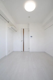 居室・リビング　別部屋反転写真