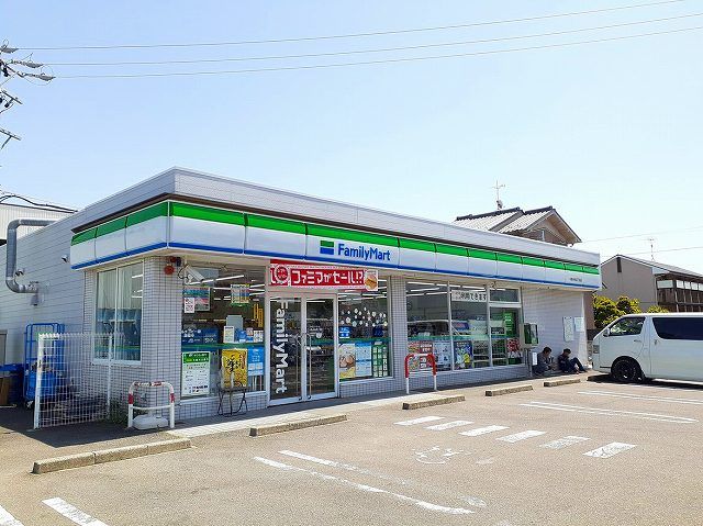 コンビニ　ファミリーマート　中央四丁目店（コンビニ）まで450m