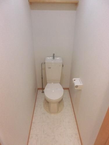 トイレ　清潔感のあるお手洗いです。