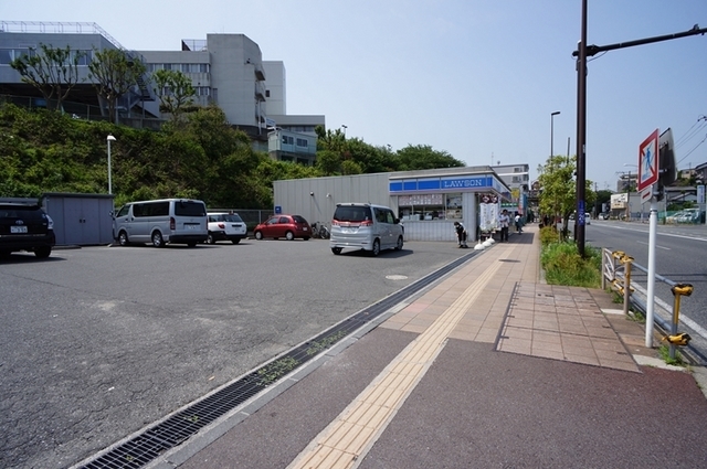 コンビニ　ローソン横浜市民病院前店（コンビニ）まで156m