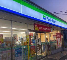 コンビニ　ファミリーマート中島東店（コンビニ）まで490m