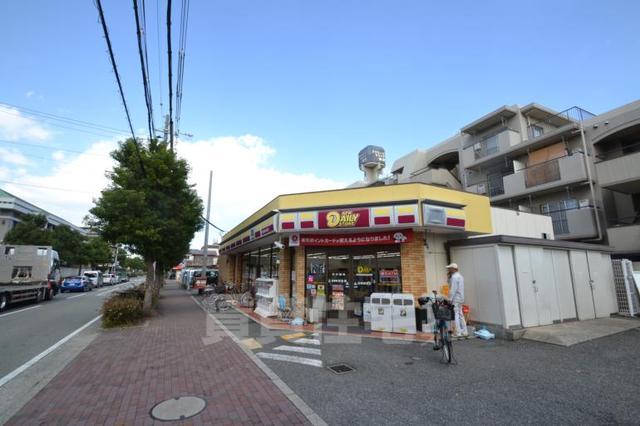 コンビニ　ニューヤマザキデイリーストア　尼崎椎堂店（コンビニ）まで590m