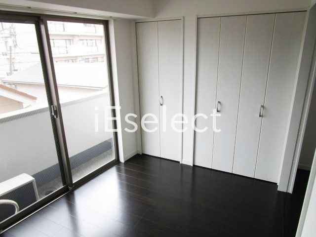 居室・リビング　明るい日差しの入るお部屋です