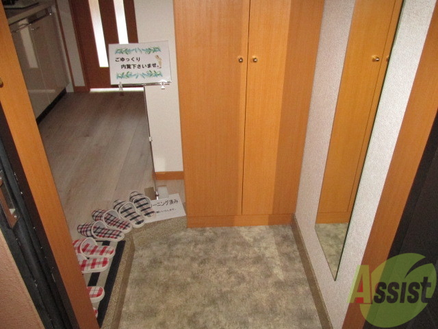 玄関　玄関にはシューズボックスもついてるので、玄関周り片付きますね