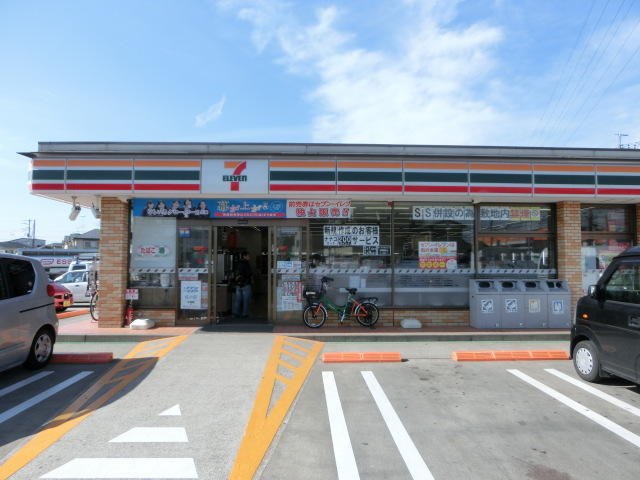 コンビニ　セブンイレブン（コンビニ）まで208m