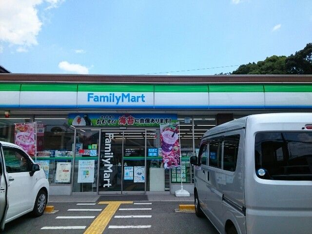 コンビニ　ファミリーマート様（コンビニ）まで450m