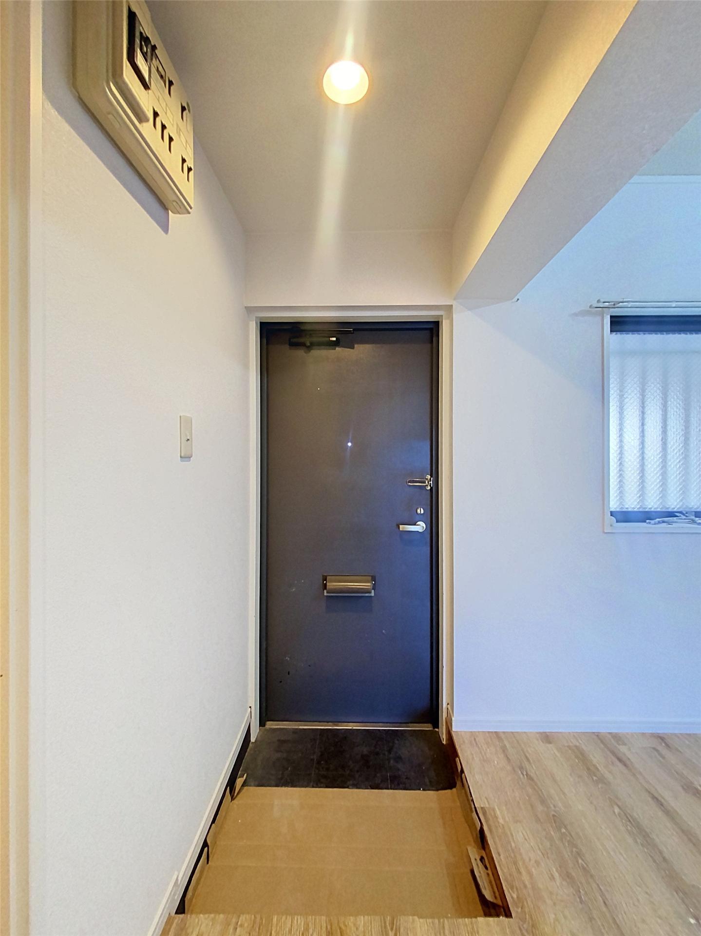 玄関　リフォーム中のお部屋の写真です。