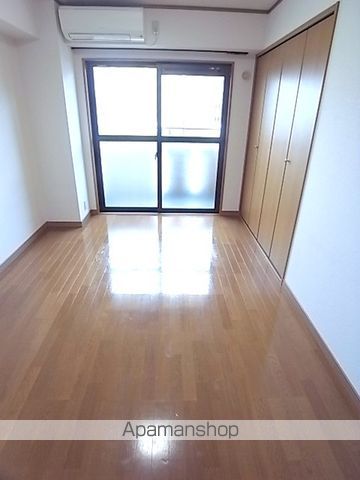 アパルト谷町の居間写真