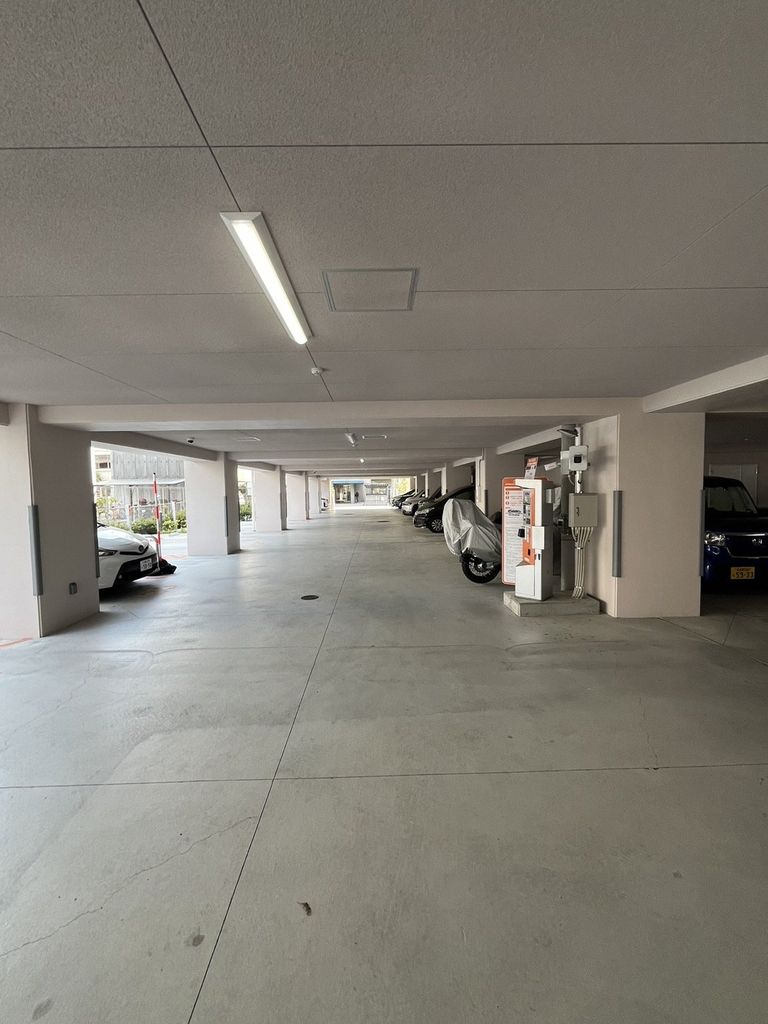 駐車場　駐車場