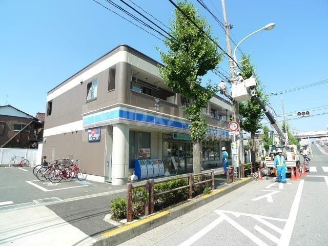 コンビニ　ローソン西綾瀬3丁目店（コンビニ）まで300m