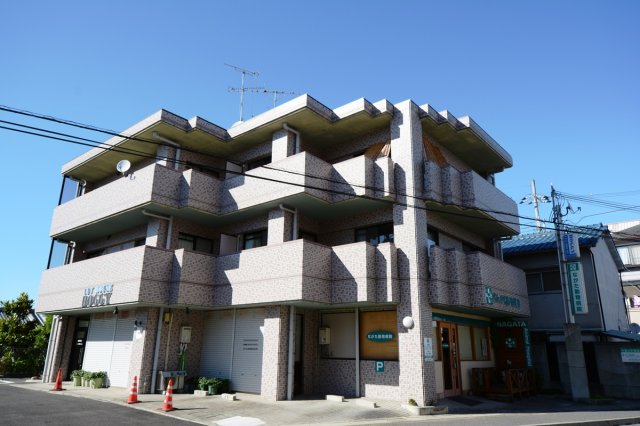 建物外観　モニター付きインターホンで安心です♪
