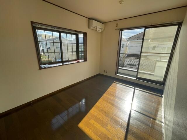 小田急線 狛江駅 徒歩15分 2階建 築40年の居間写真