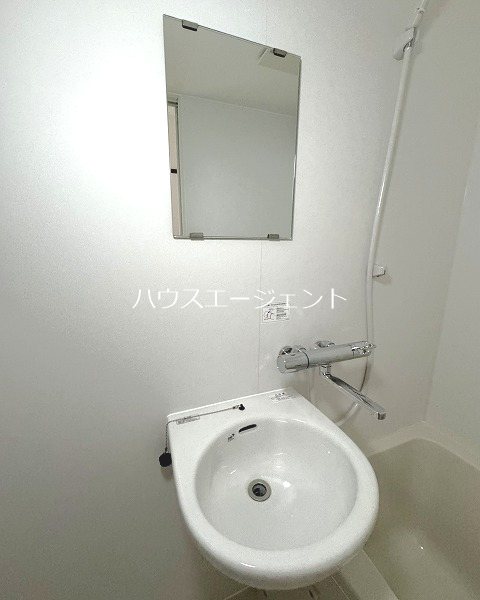 洗面設備　お風呂場の洗面台です。