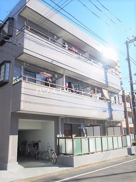 建物外観　マンションタイプ。