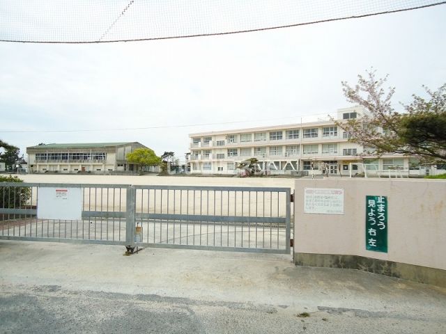 小学校　防府市立華浦小学校（小学校）まで824m