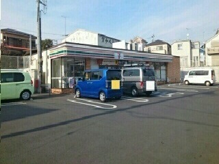 コンビニ　セブンイレブン（コンビニ）まで500m