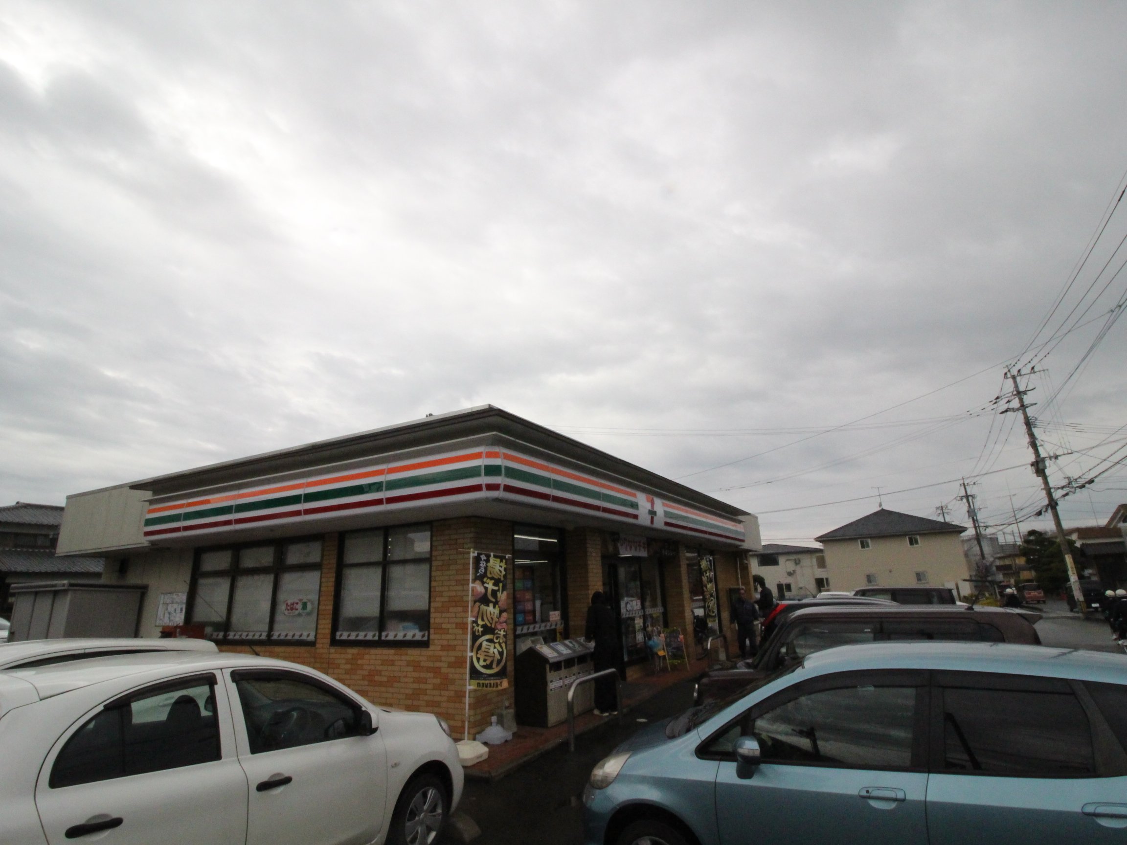 コンビニ　セブンイレブン久留米荒木鷲塚店（コンビニ）まで381m