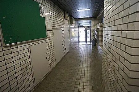 東京メトロ日比谷線 広尾駅 徒歩5分 9階建 築42年の外観写真