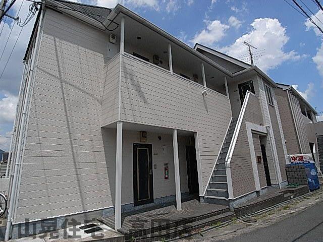 【大和高田市甘田町のアパートの建物外観】