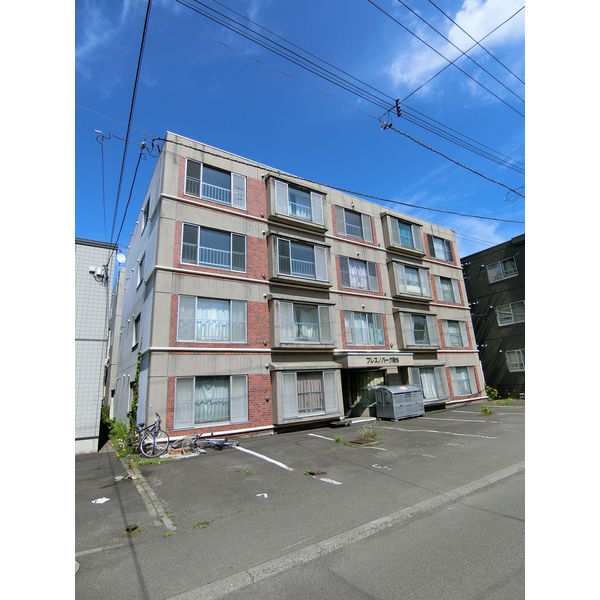 札幌市白石区菊水七条のマンションの建物外観