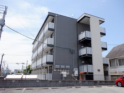 玉名市亀甲のアパートの建物外観