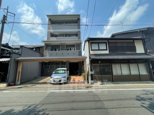 京都市上京区中村町のマンションの建物外観