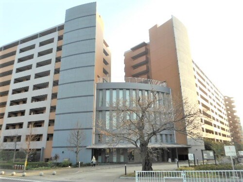 横浜市神奈川区新浦島町のマンションの建物外観