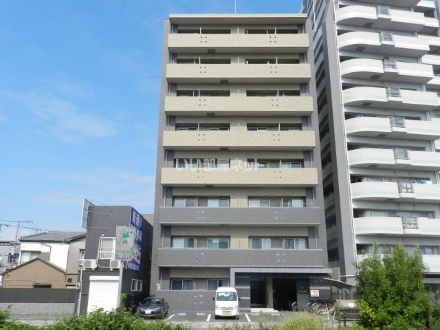 静岡市葵区吉野町のマンションの建物外観