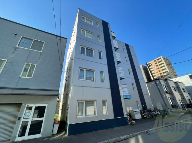 札幌市中央区南七条西のマンションの建物外観