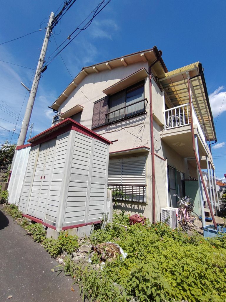 【あきる野市雨間のアパートの建物外観】