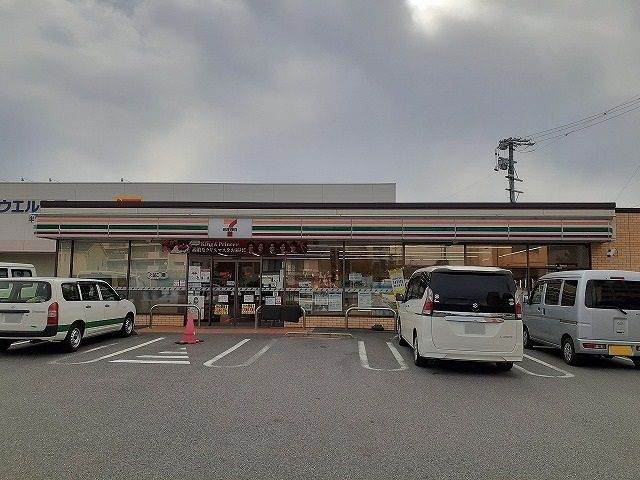 【半田市瑞穂町のアパートのコンビニ】