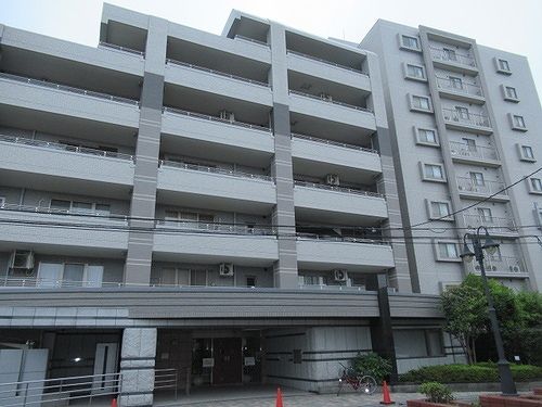 【ライオンズステージ小平の建物外観】