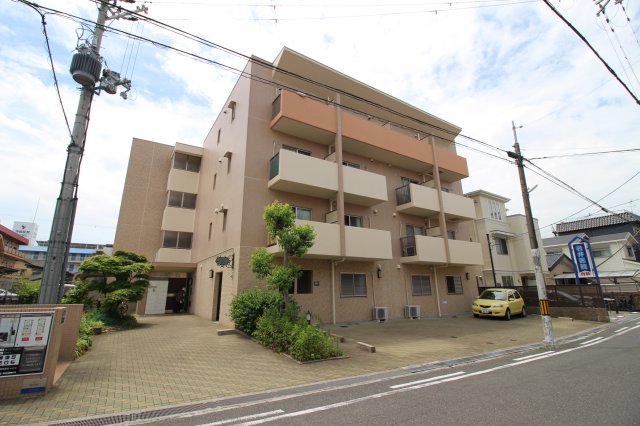 茨木市総持寺駅前町のマンションの建物外観