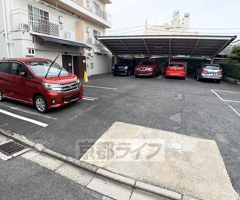 【京都市中京区西ノ京樋ノ口町のマンションの駐車場】