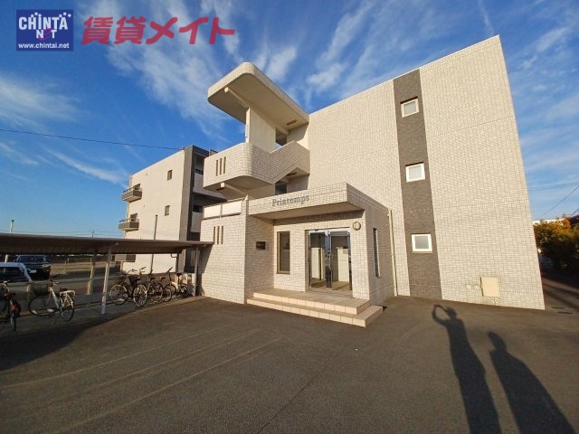 【伊勢市小木町のマンションのエントランス】