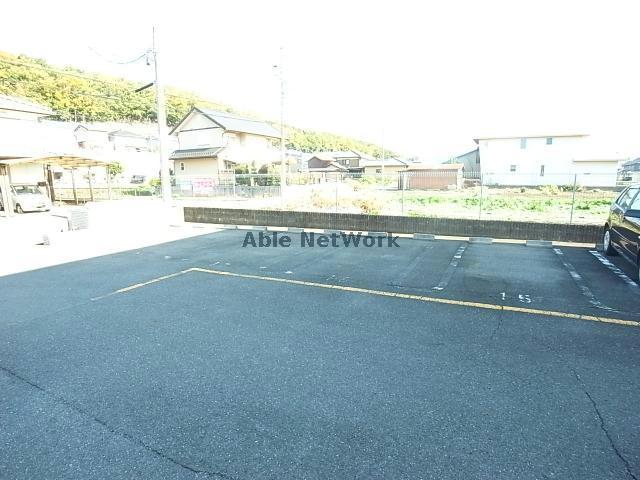 【岐阜市前一色のマンションの駐車場】