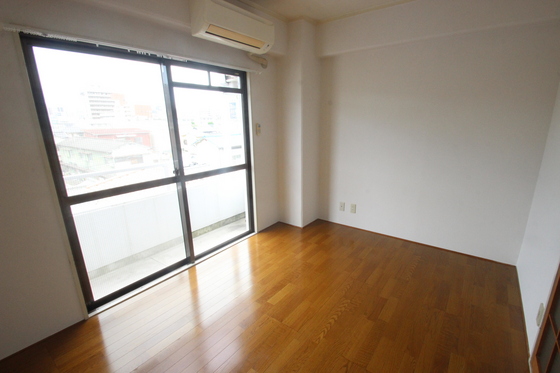 居室・リビング　※別部屋の写真です