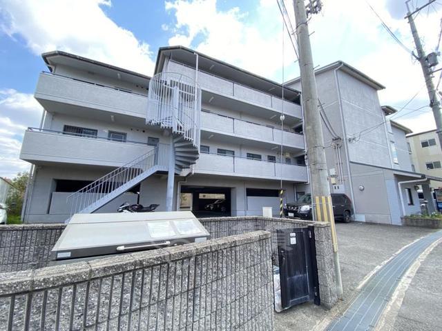 箕面市小野原東のマンションの建物外観