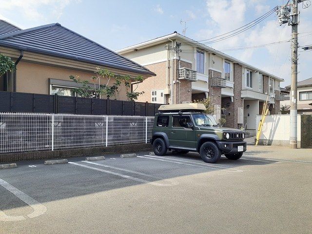 【堺市中区深井水池町のアパートの駐車場】