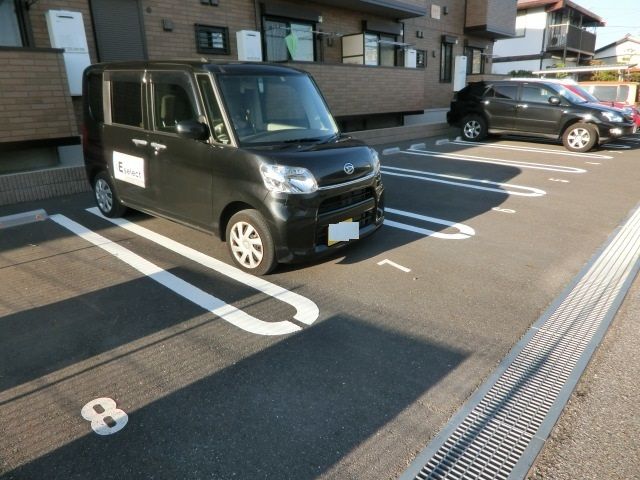 【市原市君塚のアパートの駐車場】