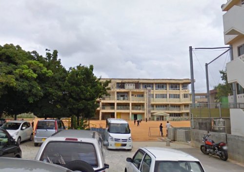 小学校　那覇市立泊小学校（小学校）まで353m