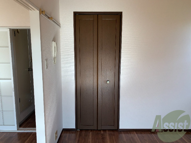 収納　収納です。縦に広いのでコートが沢山かけられそうです。