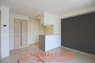 居室・リビング　カウンターキッチンでリビングを見渡せます。