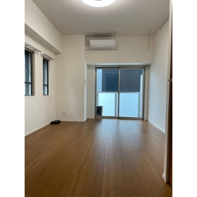 居室・リビング　※別部屋の参考写真です。