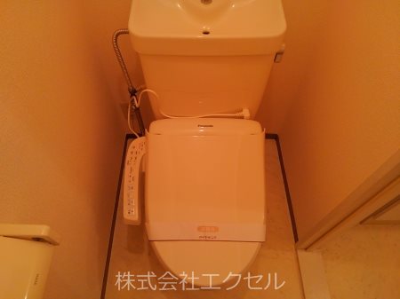 トイレ　ウォシュレット完備です。