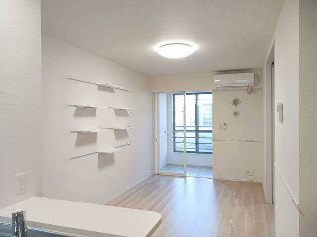 ウエアライトII_内装_0