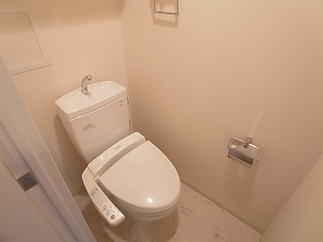 トイレ　温水洗浄便座